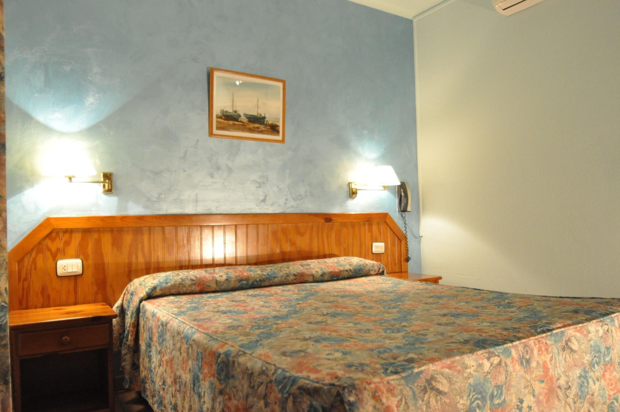 Yomo Petit Paris Hotell Encamp Exteriör bild