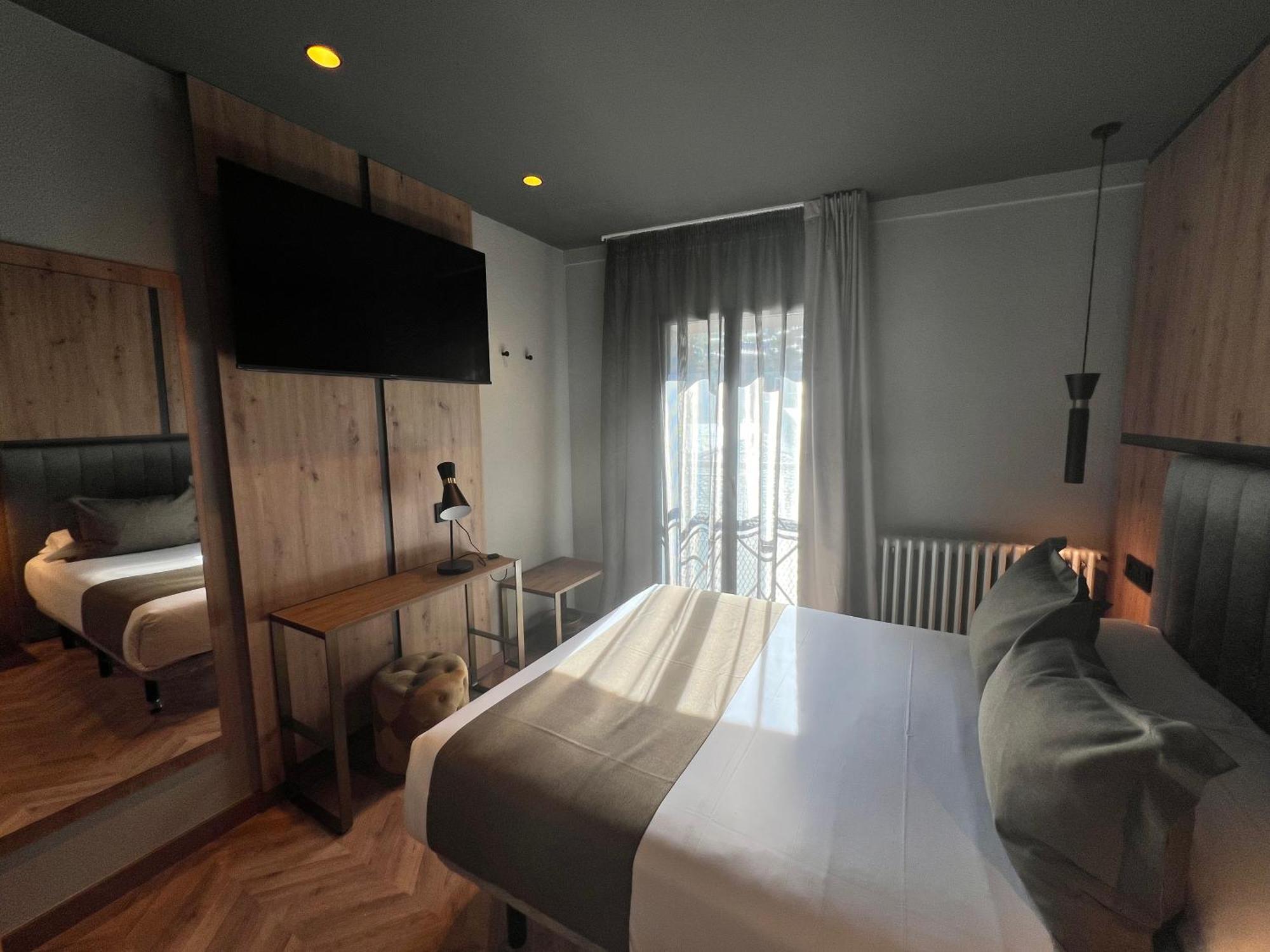 Yomo Petit Paris Hotell Encamp Exteriör bild