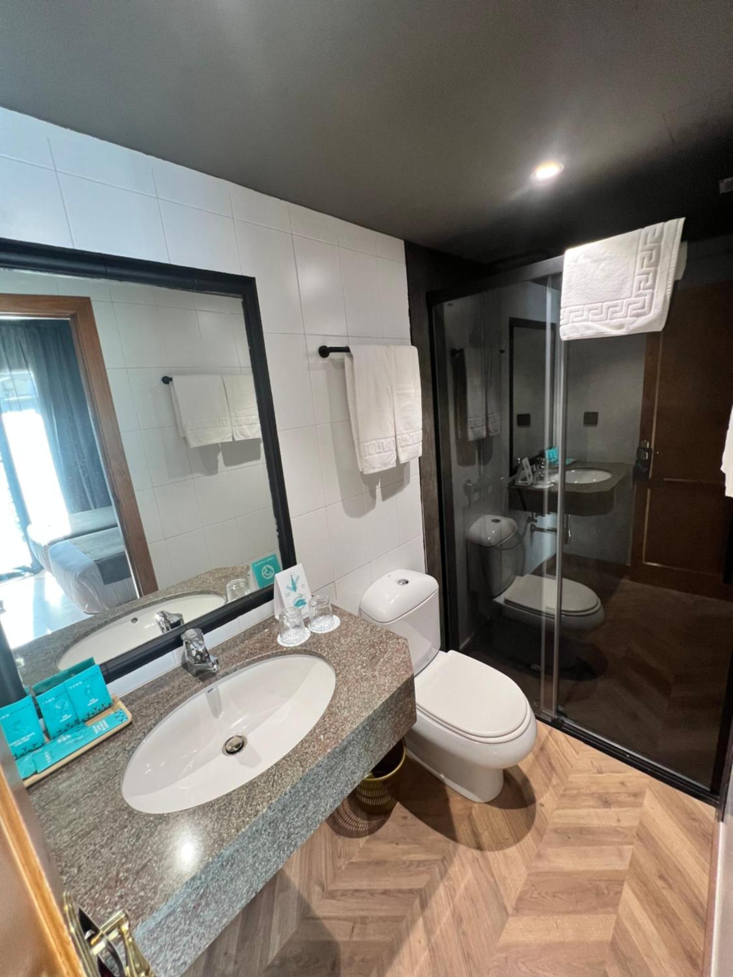 Yomo Petit Paris Hotell Encamp Exteriör bild