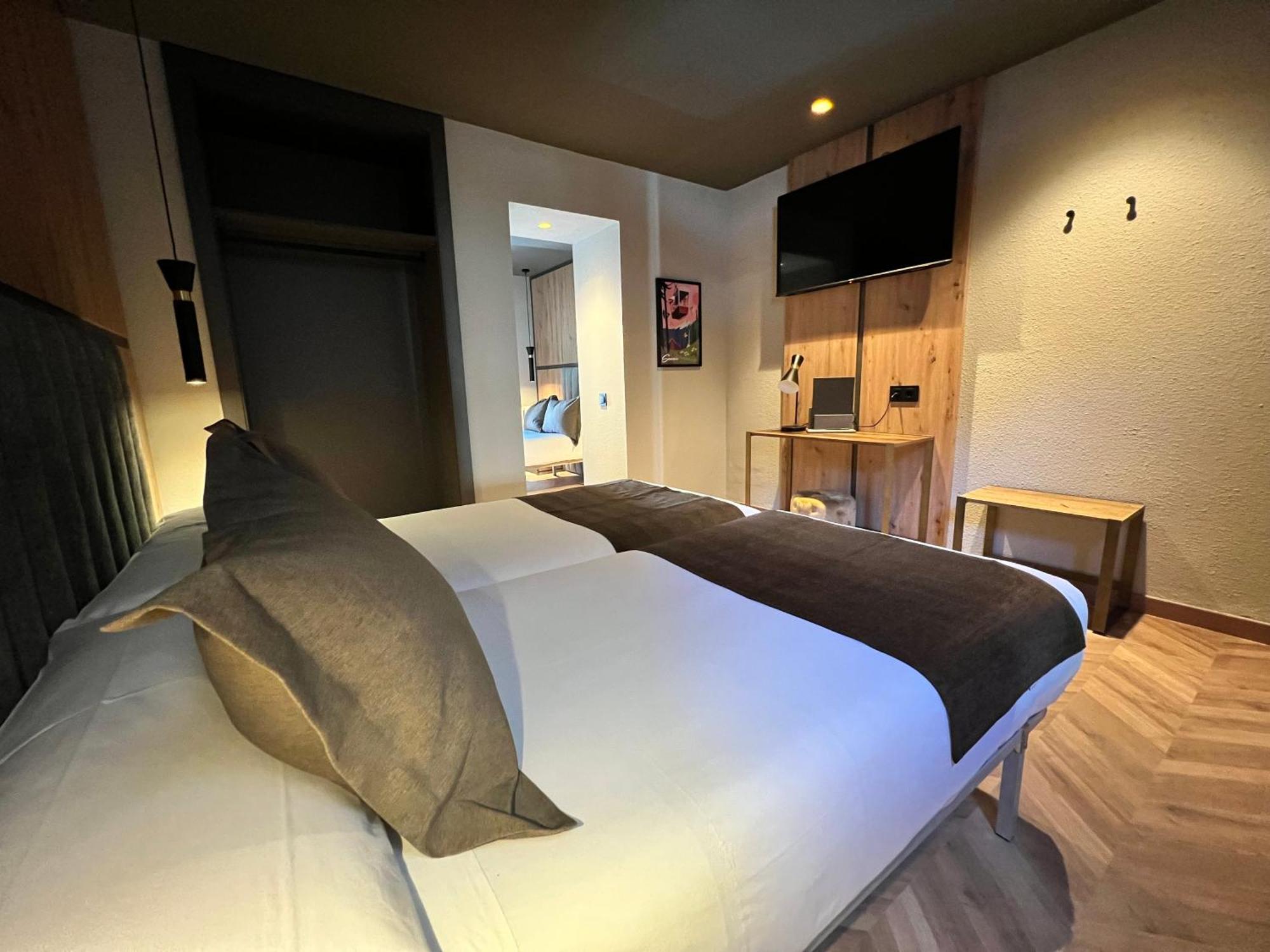 Yomo Petit Paris Hotell Encamp Exteriör bild