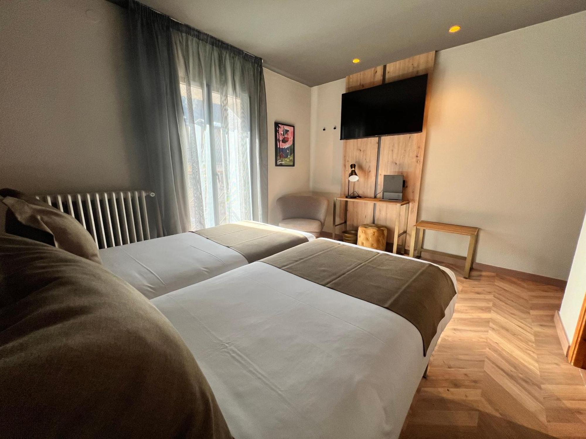 Yomo Petit Paris Hotell Encamp Exteriör bild
