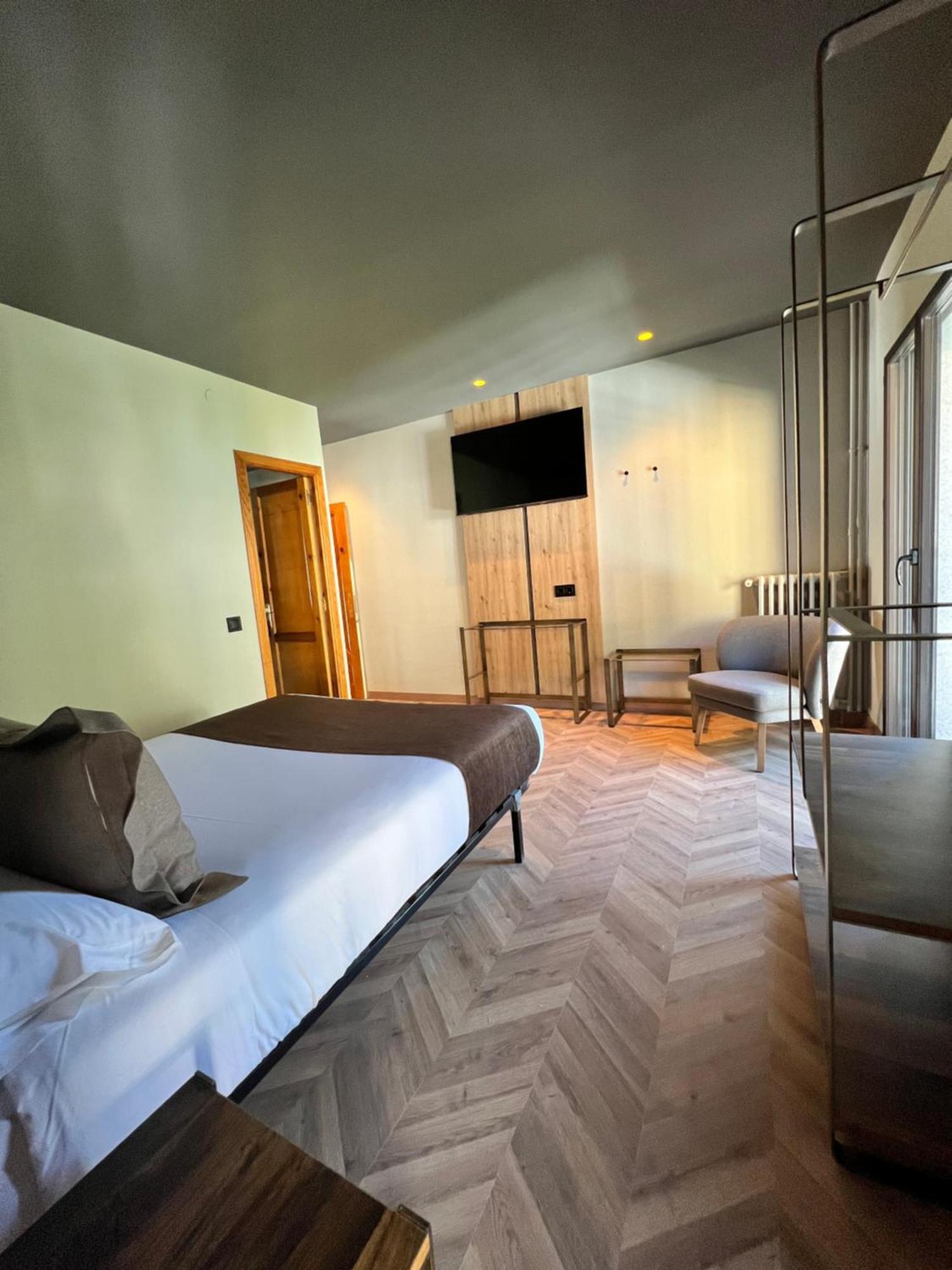 Yomo Petit Paris Hotell Encamp Exteriör bild