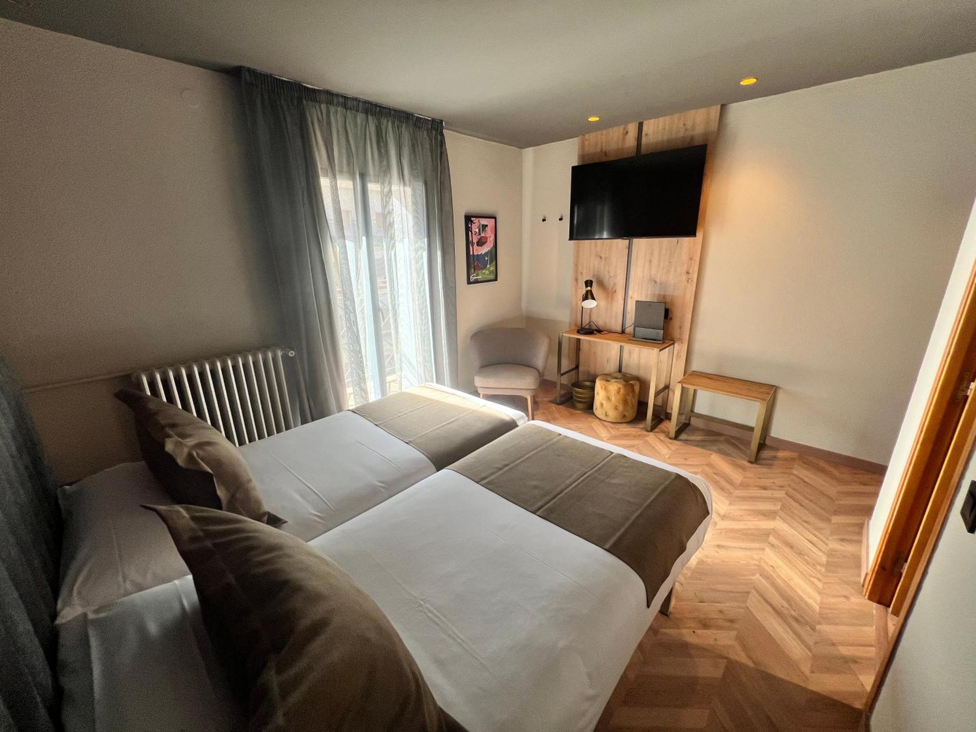 Yomo Petit Paris Hotell Encamp Exteriör bild