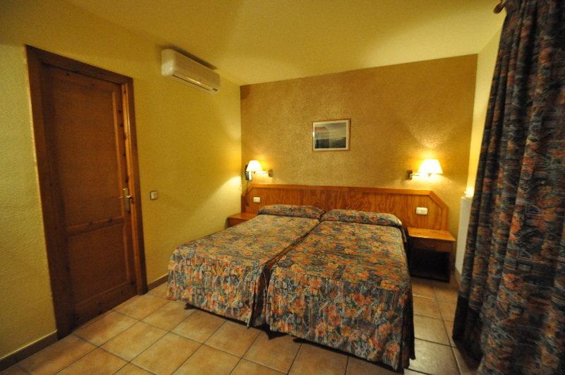 Yomo Petit Paris Hotell Encamp Rum bild