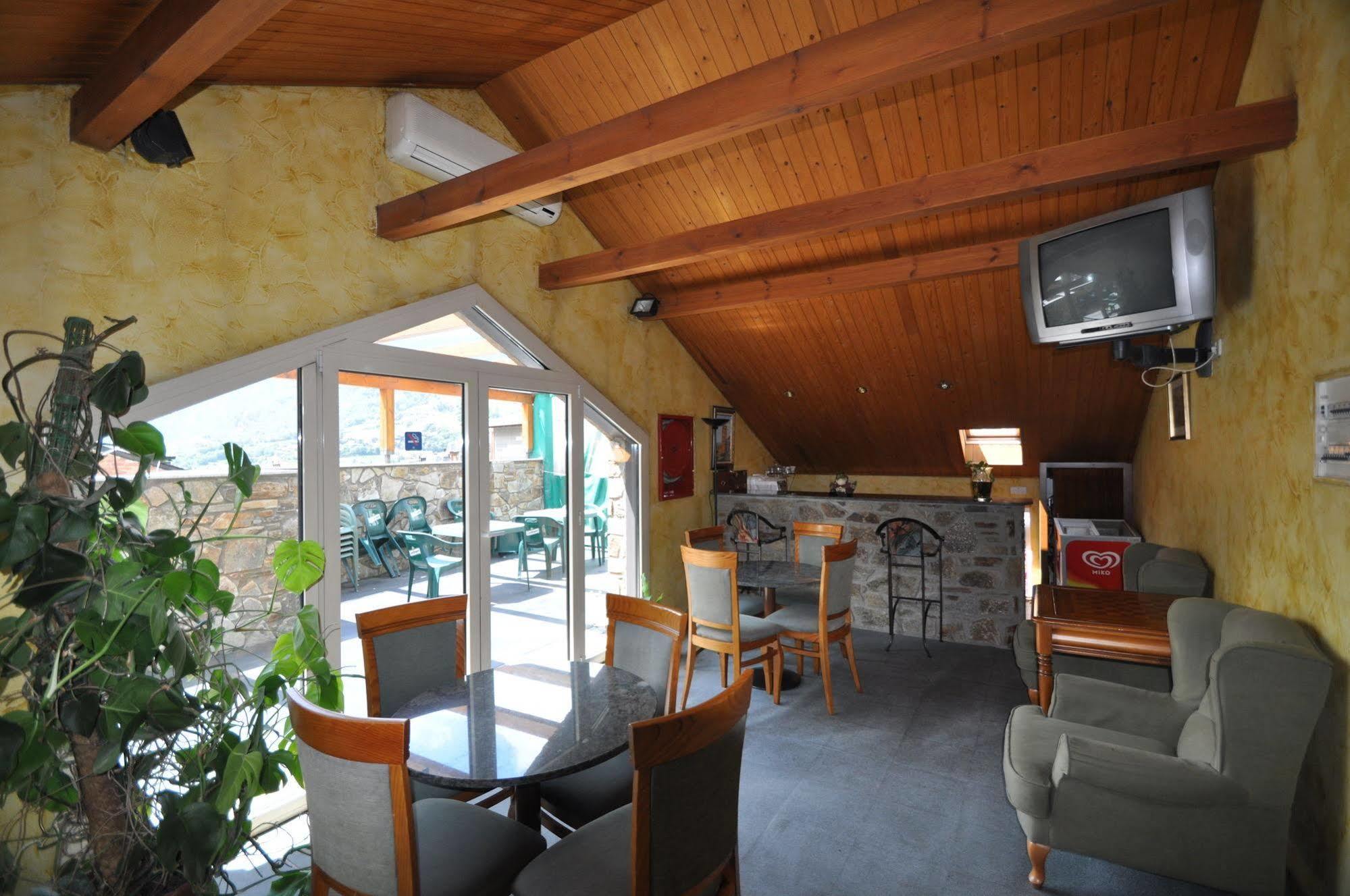 Yomo Petit Paris Hotell Encamp Exteriör bild